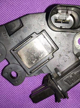 适用于奔驰C180C200 E200E300 GL350 R350发电机调节器