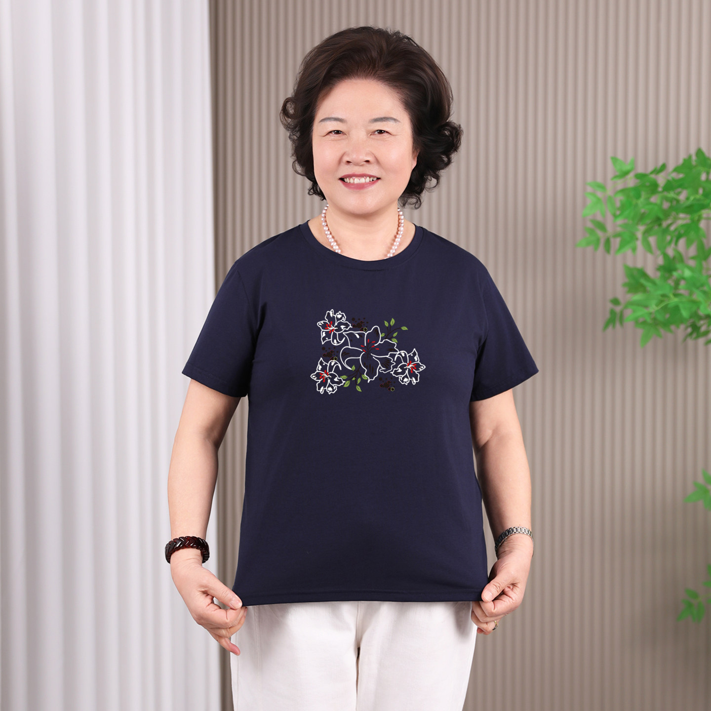 中老年妈妈装短袖T恤夏季新款中年女士遮肚显瘦宽松上衣200斤棉衫