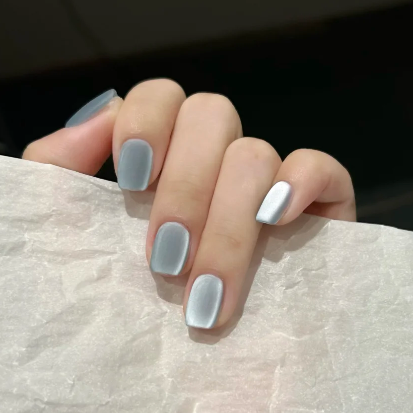 冰蓝裸粉秋冬丝绒猫眼穿戴甲清新简约高级感日常百搭短款美甲贴片
