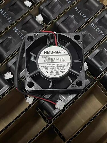 NMB  4015 1606KL-01W-B39  DC5V 0.16A  40*15MM散热风扇