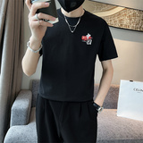 黑色