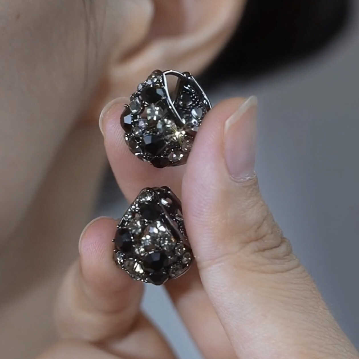 气质超闪黑色水晶水滴耳扣时尚