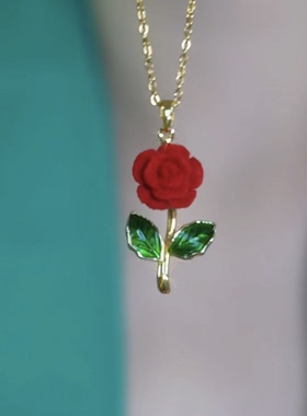 新款时尚轻奢玫瑰花项链红色植绒花朵吊坠轻奢小众独特设计感配饰