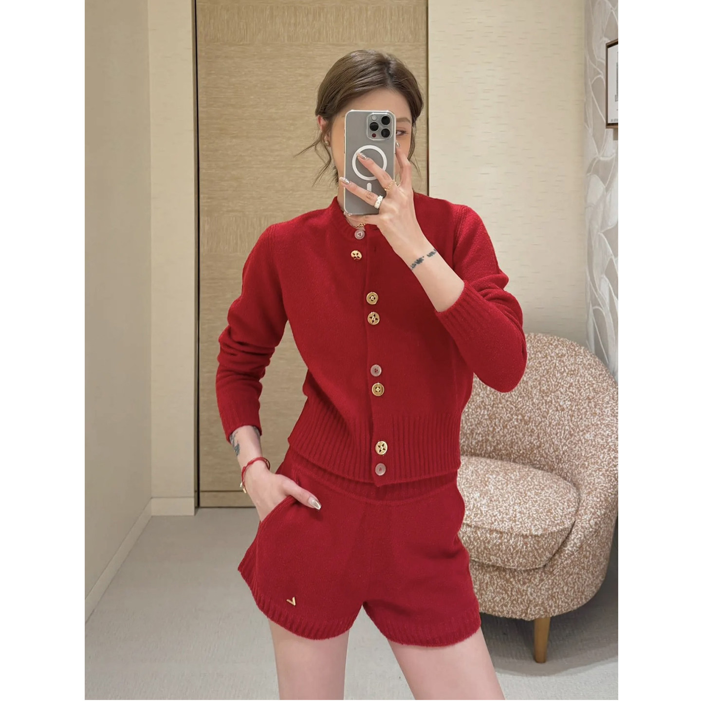 时尚红色圆领四叶草纽扣针织开衫女短款毛衣外套短裤套装两件套,女装/女士精品,毛针织衫,淘宝优惠券,粉丝福利购,淘宝优惠卷