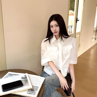 四叶草扣子直筒POLO领气质显瘦上衣 女26春夏季 通勤风白色短袖 衬衫