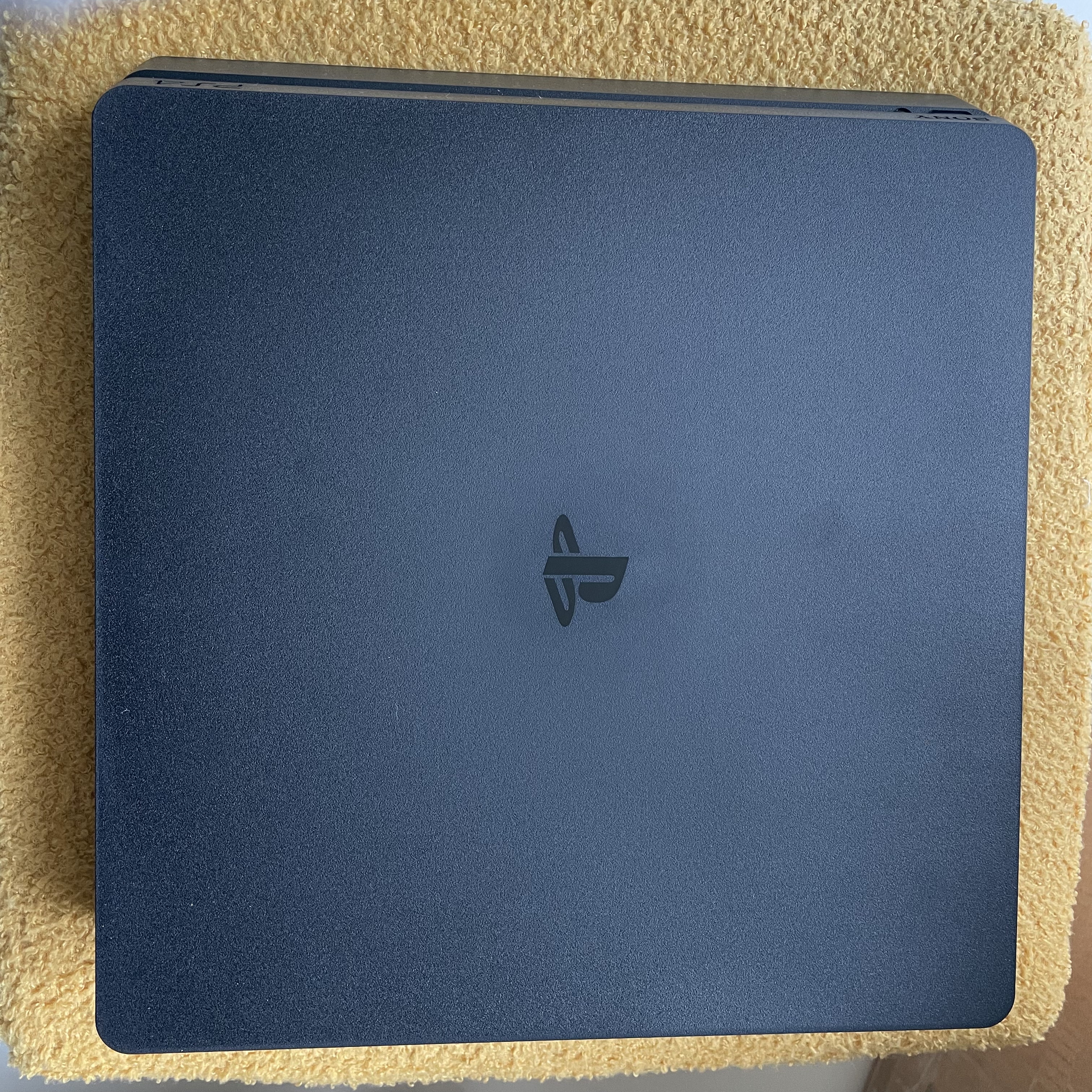 全新索尼ps4 slim港版500g无拆修无通电（由于存放问题无原箱子）