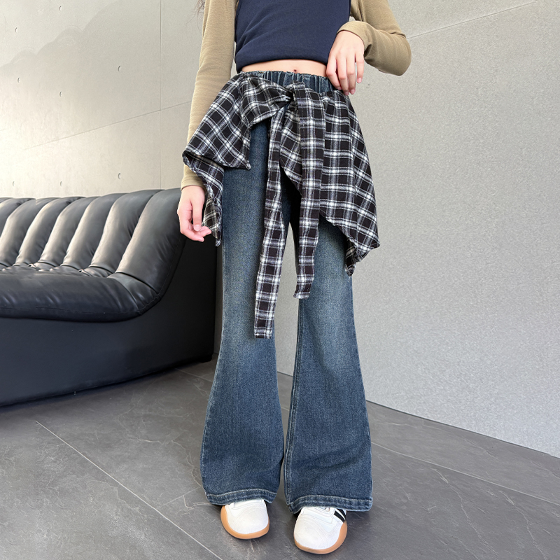 女童秋冬2025新款洋气格子屁帘裙裤假两件显瘦牛仔裤高腰喇叭裤潮