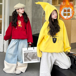 女童卡通连帽加绒卫衣秋冬新款洋气儿童星星人新年红色帽衫上衣潮