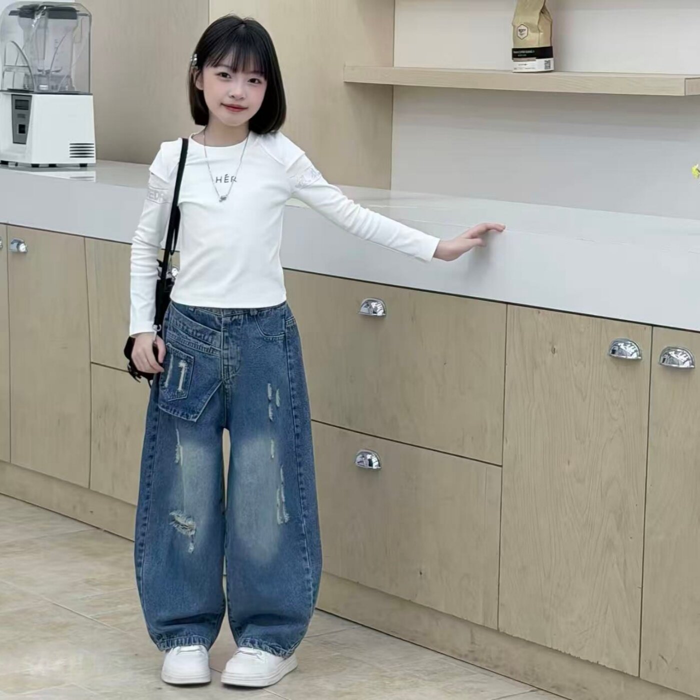 女童亮钻漏肩上衣屁帘牛仔裤2026春秋新款中大童洋气时髦阔腿裤潮图片