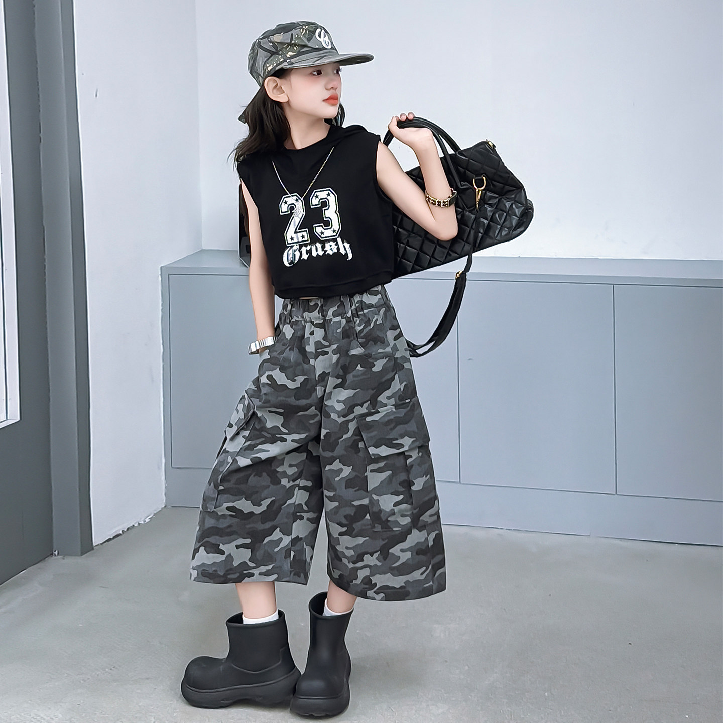 夏季迷彩工装裤套装女童2026新款网红时髦连帽背心七分裤两件套潮