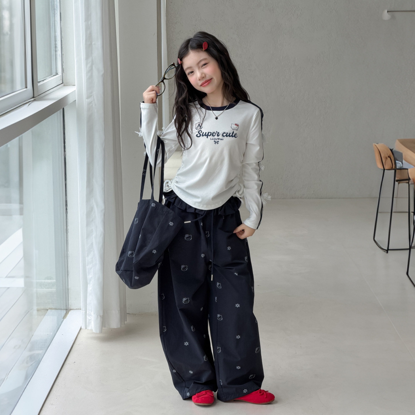 女童HelloKitty撞色条纹抽绳上衣春秋新款满印阔腿裤包包三件套潮图片