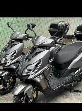 适用于豪爵USR125踏板红色补漆笔刮剐蹭划痕修复白色蓝色自喷漆