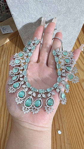 高端镶嵌锆石款：印度进口饰品套装，实拍，所见即所得，发顺丰。