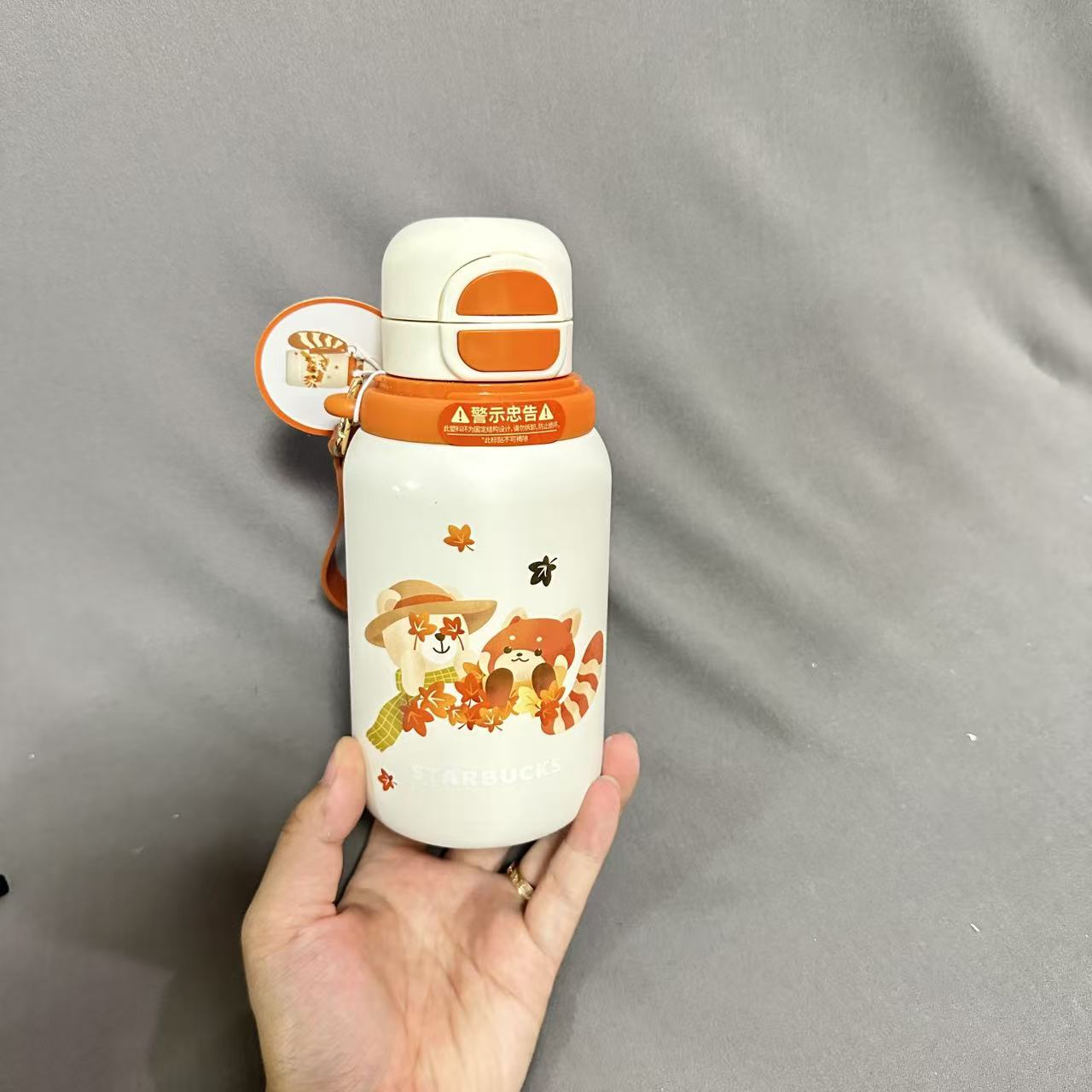 星巴克杯子545ml双饮口不锈钢杯吸管杯弹盖单手操作便携随行杯 - 实物图