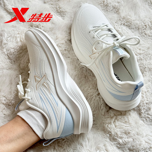 特步女鞋跑步鞋女款2025冬季新款初中生透气运动鞋轻便软底休闲鞋