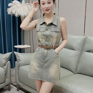 美式复古翻领无袖牛仔连衣裙女2025年夏季新款收腰修身显瘦包臀裙
