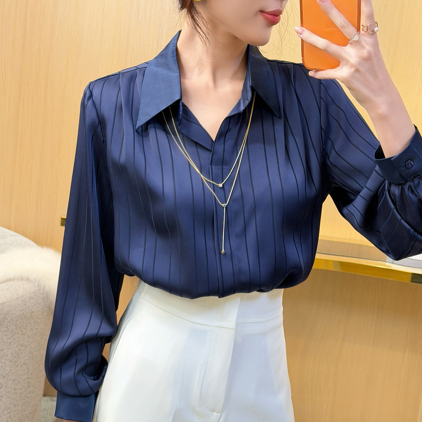 飞姐定制2026春装新款韩版高级感时尚翻领缎面衬衫长袖OL上衣女