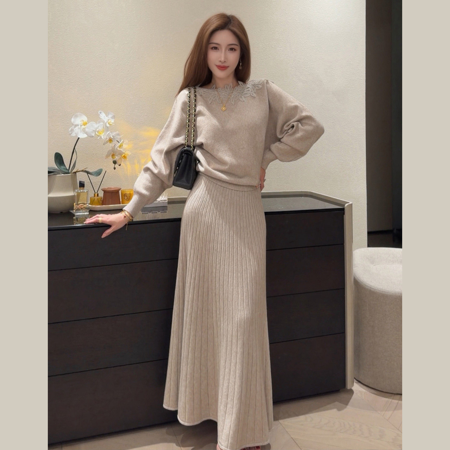 【新品85折】气质蕾丝领灯笼袖针织套装女 竖纹大摆半身裙两件套