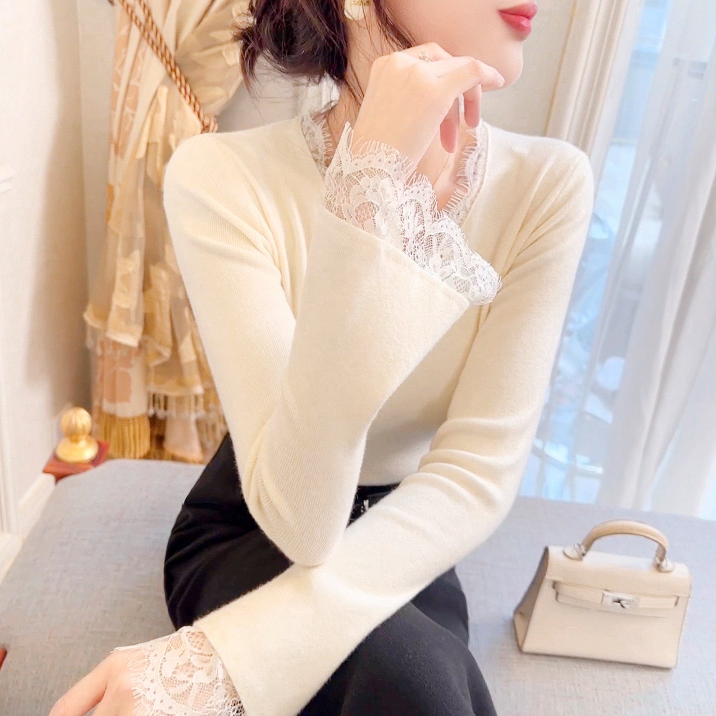 【新品9折】法式V领气质蕾丝拼接纯欲针织衫女秋冬长袖打底上衣