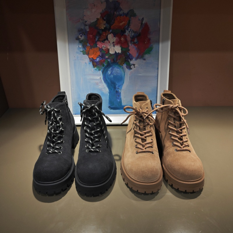 卡斯丹2025秋欧货新款牛反绒厚底马丁靴女粗跟系带圆头短靴踝单靴