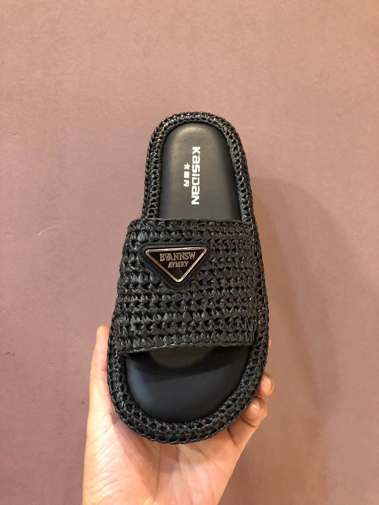 欧洲站EC夏藤草编织真皮金属三角露趾度假风一字软平底外穿女拖鞋