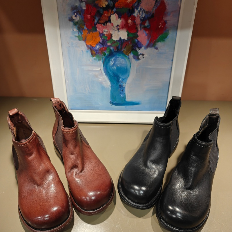 卡斯丹2025秋欧货新款牛皮切尔西靴女平底圆头粗跟短靴英伦风单靴