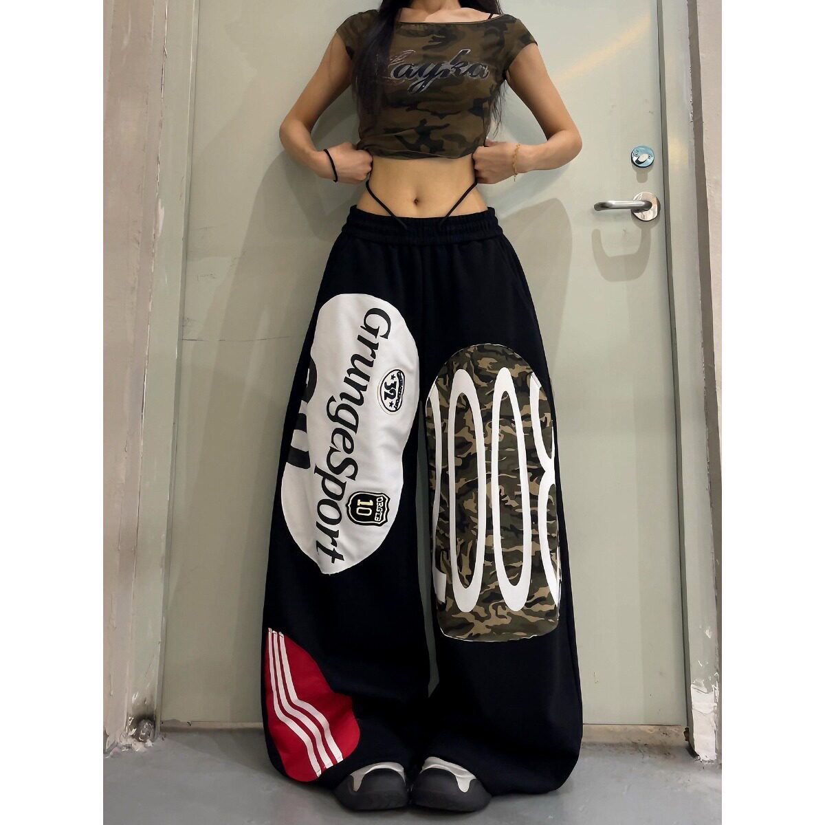 美式街头解构涂鸦设计迷彩贴布拼接休闲裤男女阔腿弯刀卫裤长裤潮