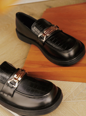 ANN and SAM黑色英伦酷炫鳄鱼纹金属平底乐福鞋 2025秋冬新品