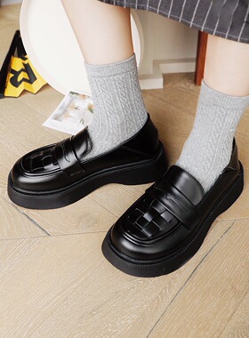 ANN and SAM 手工编织青年皮鞋圆头中跟纯色