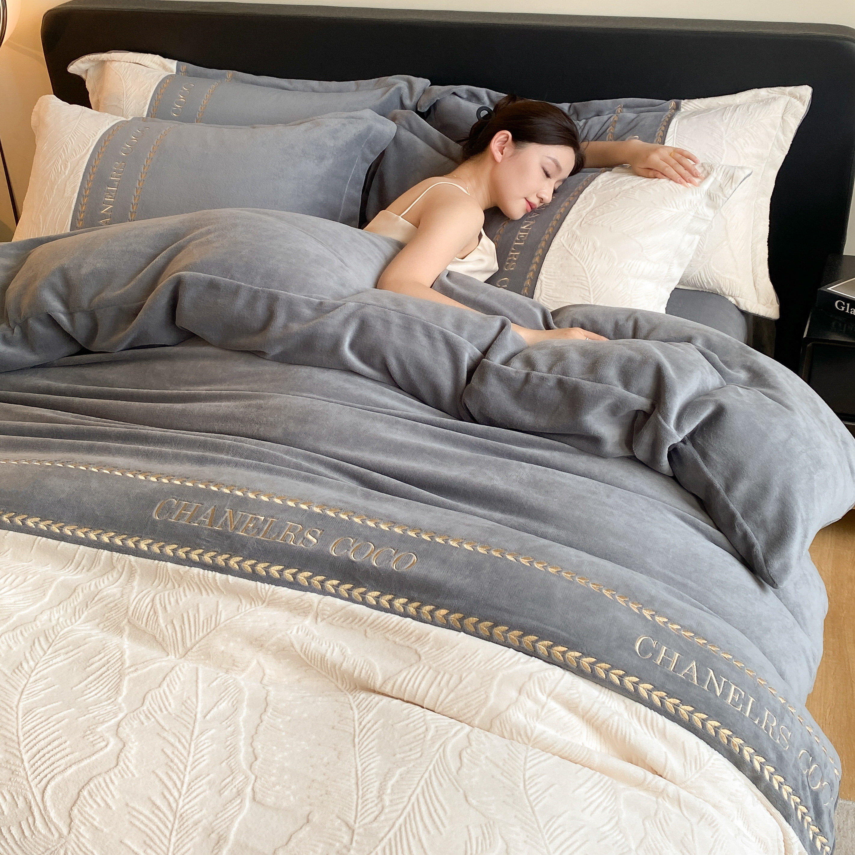 轻奢风刺绣字母四件套灰色绒面床品套件高级感家居床品床单被罩