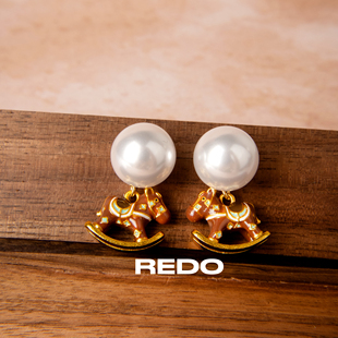 REDO2026新年马年珍珠耳钉女轻奢耳环复古美拉德精致百搭彩色滴油