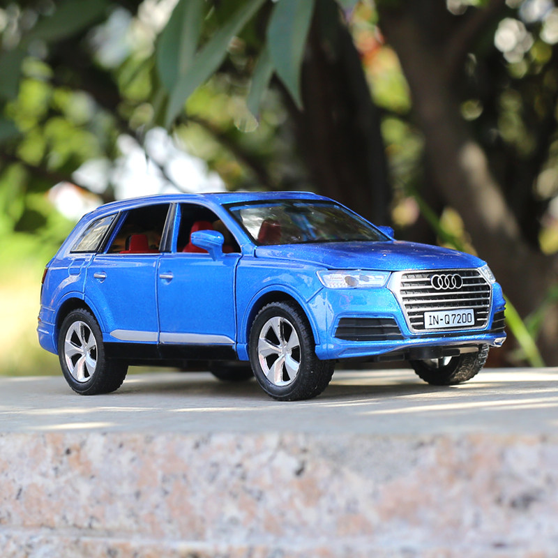 1:32 AUDI Q5 Q7 합금 자동차 모델 풀백 소리와 가벼운 장난감 자동차 시뮬레이션 오프로드 차량 소년 선물