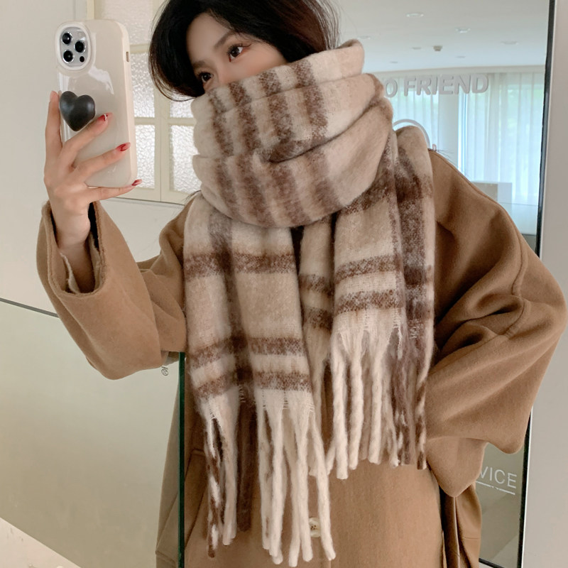 韩版加厚马海毛格纹围巾女秋冬季软糯保暖高级感米色围脖披肩两用
