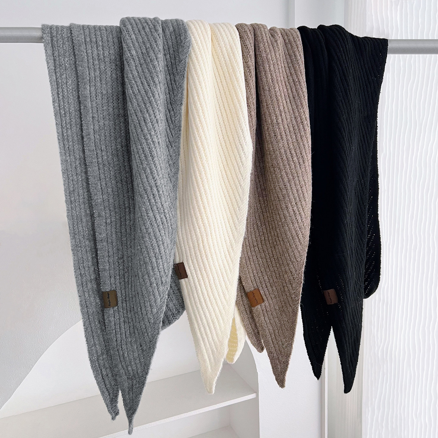 纯色羊毛混纺针织三角巾披肩女秋冬外搭凹造型围巾加大保暖围脖潮