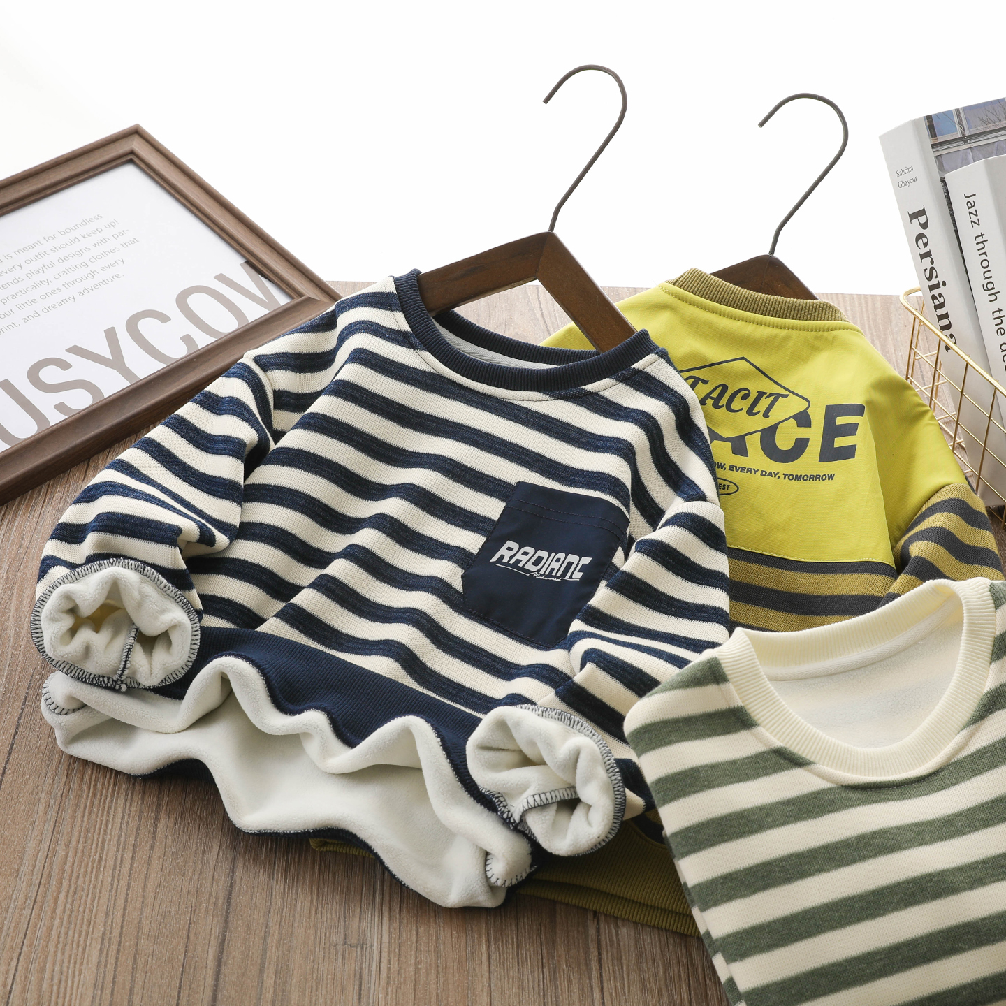 男童加绒加厚条纹印花保暖卫衣