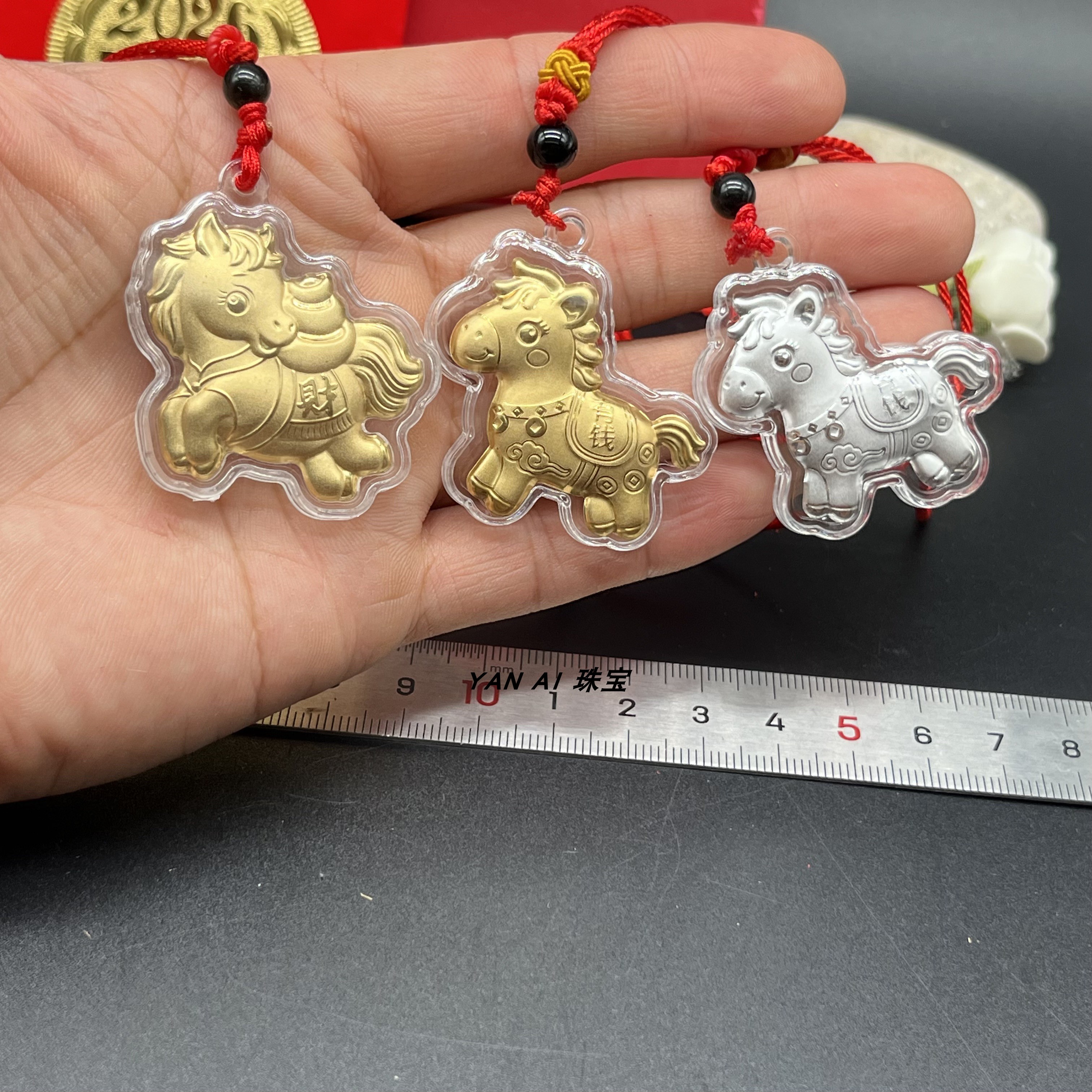 2026马年新品十二生肖马吊坠钥匙扣挂件金箔利是封红包贺岁礼品