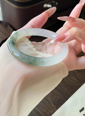 天然天山纯品冰透飘花翡翠色美人条圆条新疆玉镯女新中式古风国风