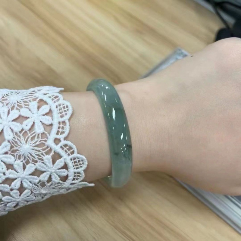 [新品]缅甸老坑天然翡翠5A级手镯夏日清新翠绿款热卖手镯真玉镯子