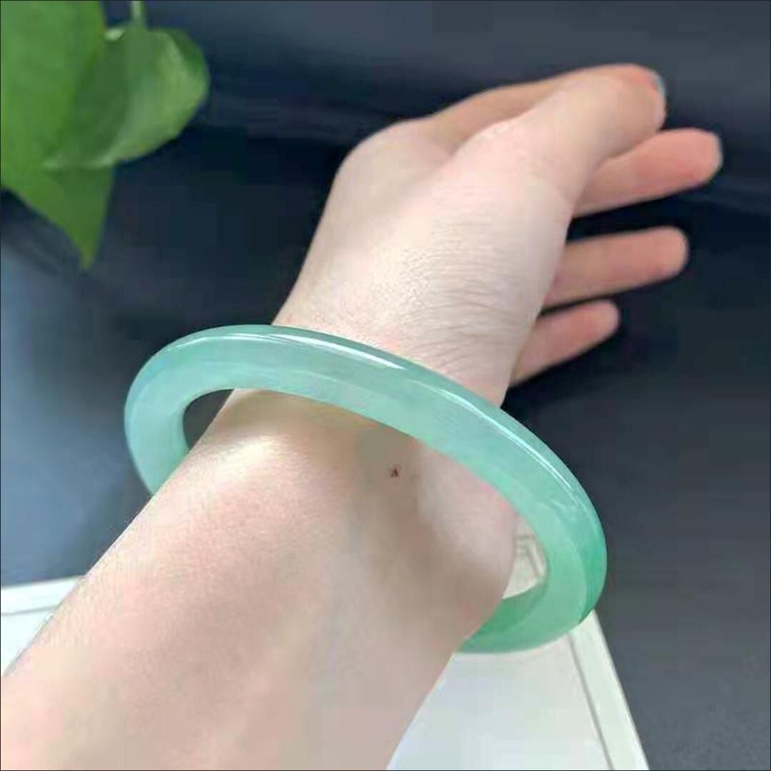 天然翡翠玉镯淡绿翡翠色细圆条女款玉镯子玉手镯贵妃送妈妈送女友