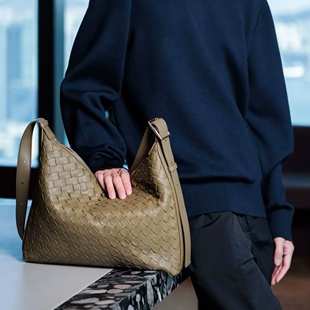 欧美流行新款Traveller鹿皮小号随性柔软男女通用休闲斜挎编织包