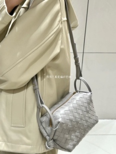 2024新款loop相机包柔软真皮时髦编织包百搭休闲单肩斜挎手提女包