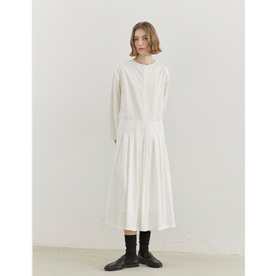 天丝腰部分割拼接百褶多扣连衣裙