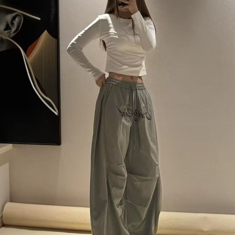 美式灰色字母刺绣褶皱伞兵工装裤女2025夏季宽松新款阔腿弯刀长裤