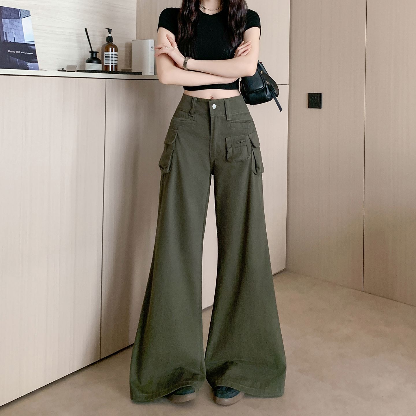 军绿色工装微喇牛仔裤裤子女款2026春秋新款美式复古拖地微叭长裤