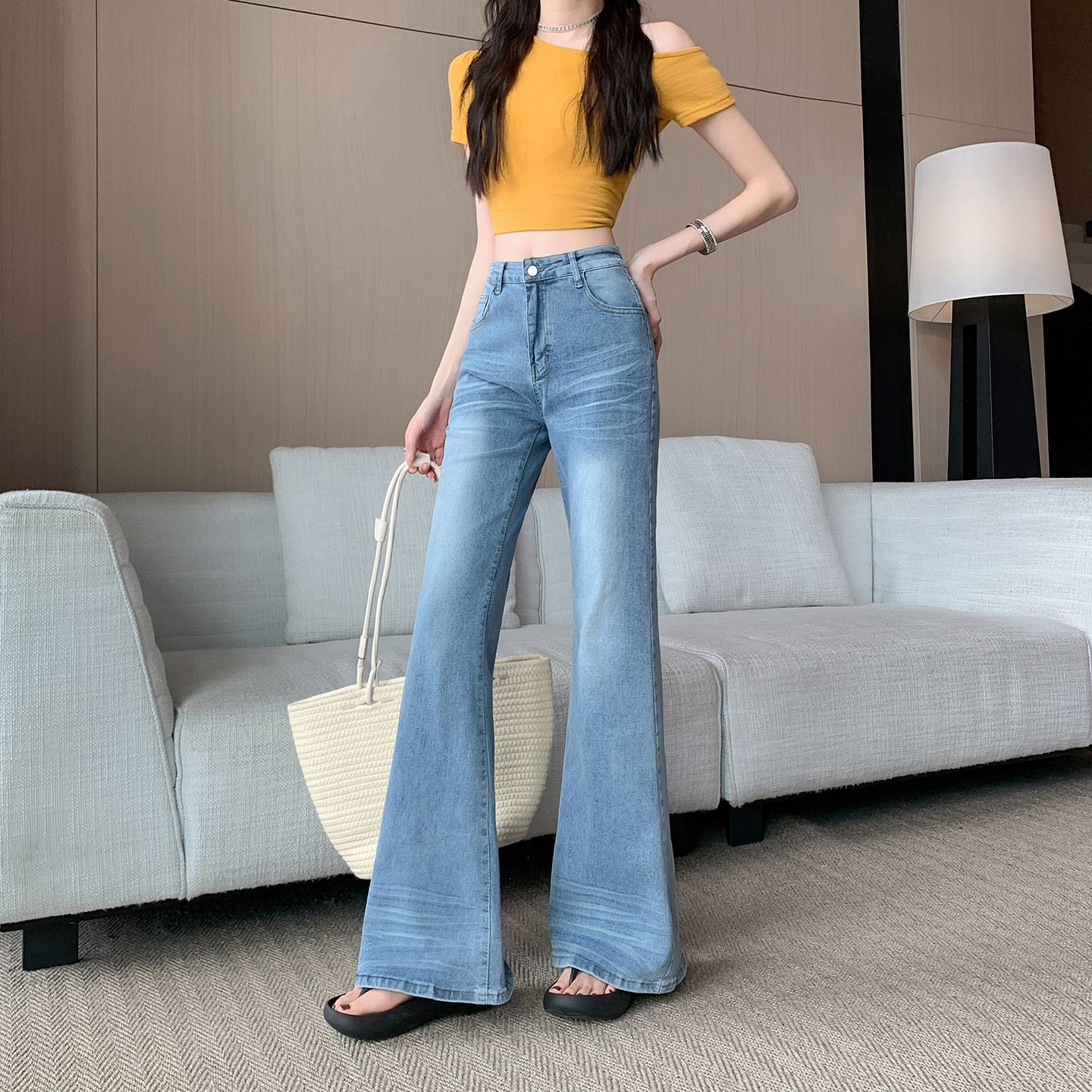 浅蓝色微喇牛仔裤女2026秋季新款高腰显瘦宽松不贴腿辣妹喇叭裤子