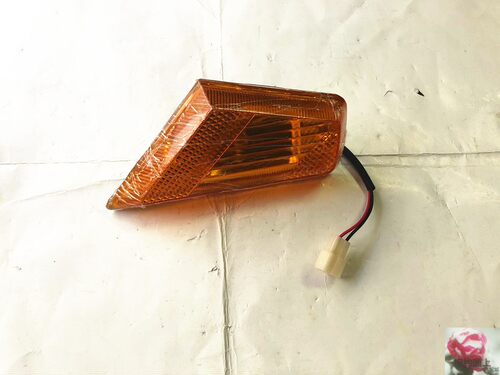 南骏货车配件南骏瑞康鸿运1062轮眉叶子板边灯黄色侧转向灯