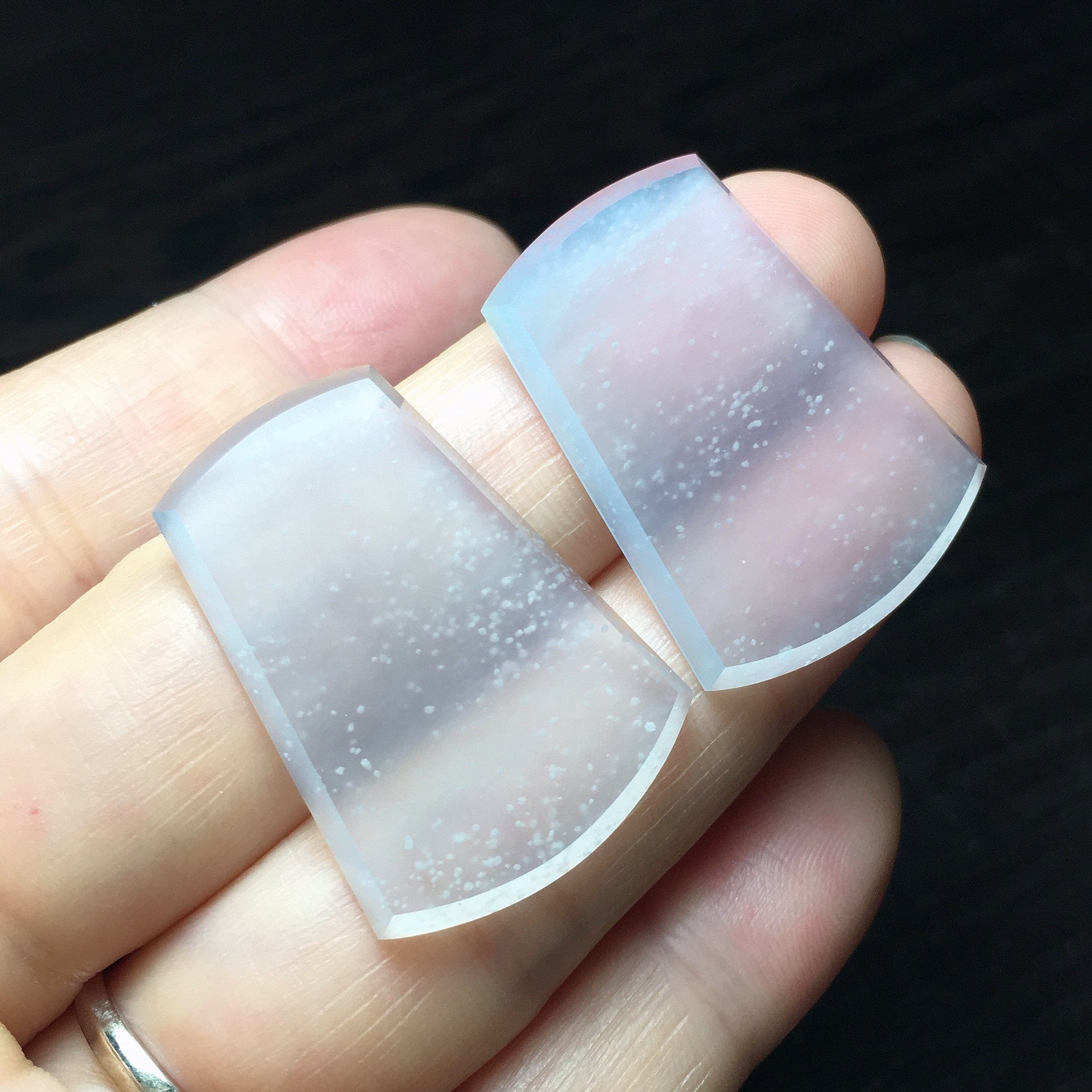 阳吉翡翠揭阳工木那冰块素面牌2件料28毫米裸石玉坠 飘雪花棉缅料