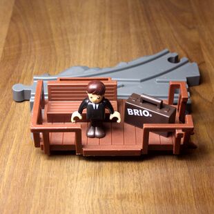 散货BRIO轨道交通场景 兼容HAPE 码 送人偶及手提箱 微瑕 头 正品