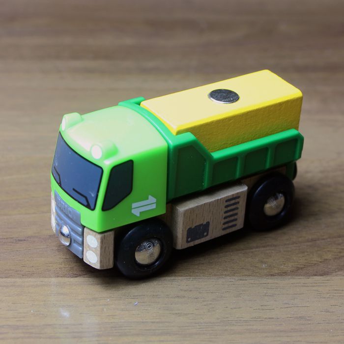 正品散货BRIO绿色翻斗车微瑕