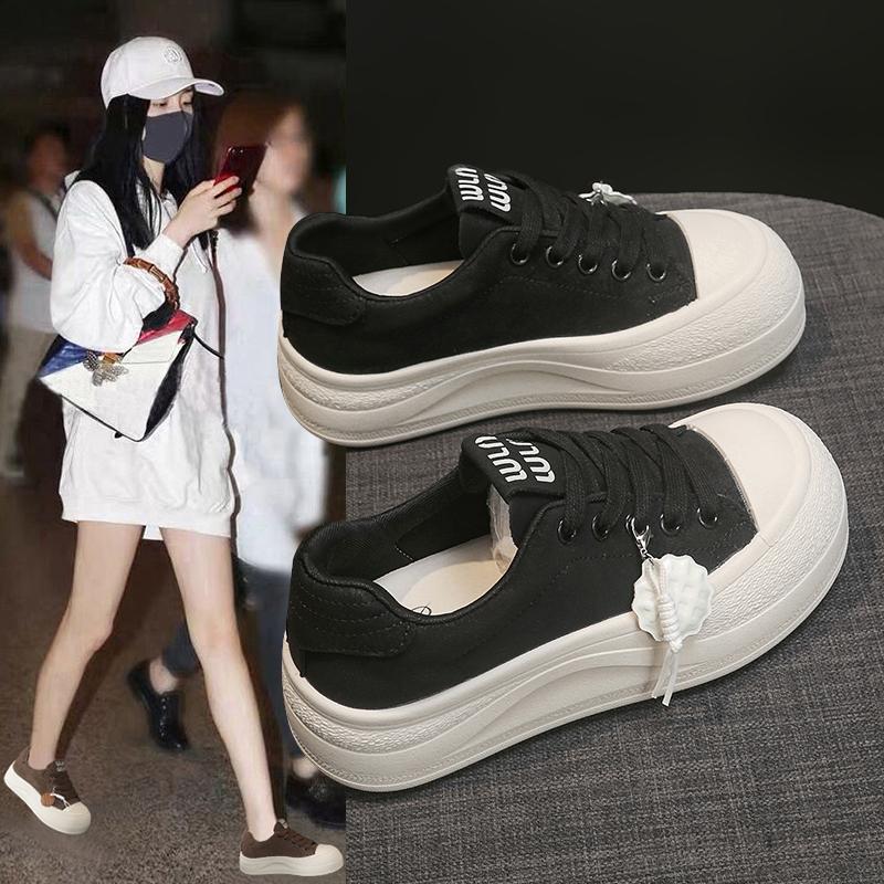 厚底百搭小白鞋女2026新款轻便软底运动板鞋英伦风大头面包鞋学生